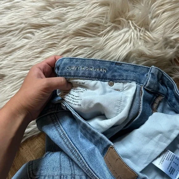 AMERICAN EAGLE Curvy Mom Jeans - Picture 5 of 6